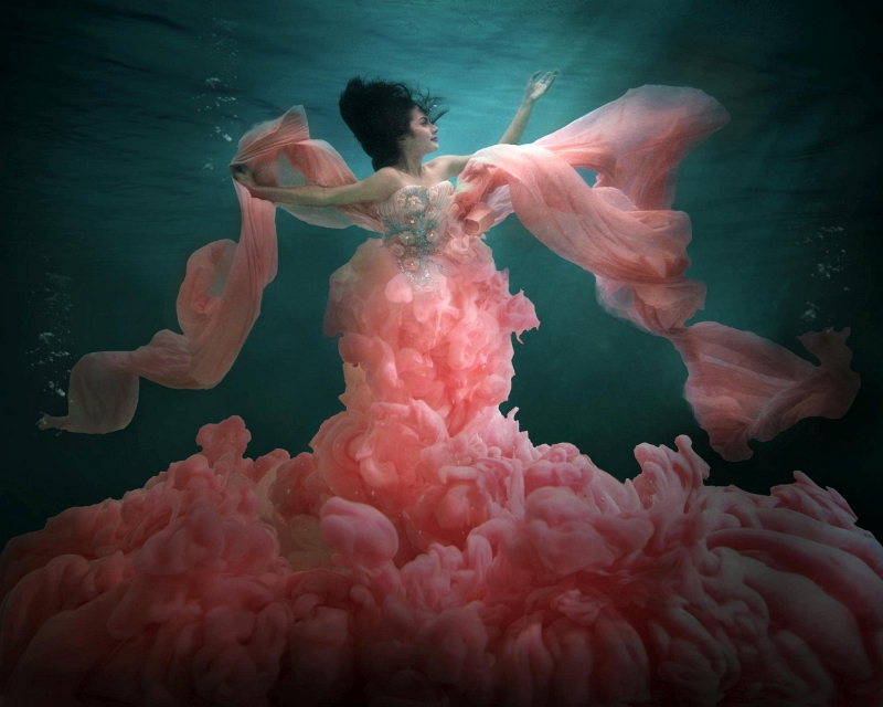 Martha Suherman underwater model in dress