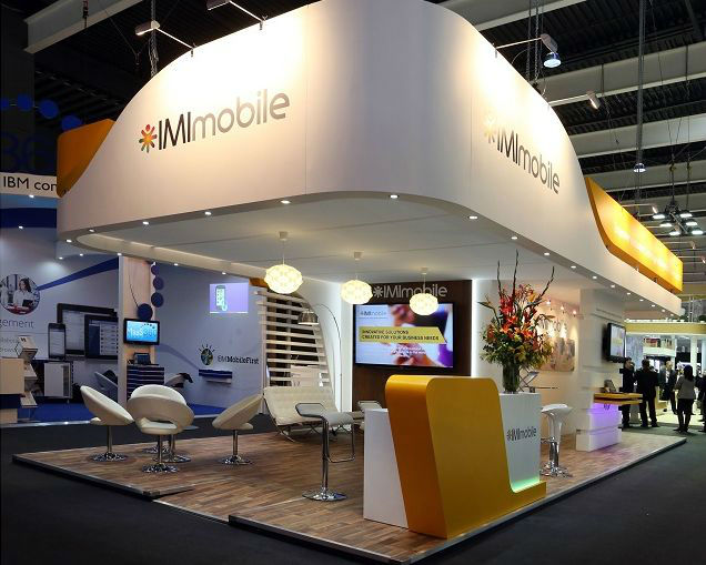 Exhibition stand using vertical structure and open circulation