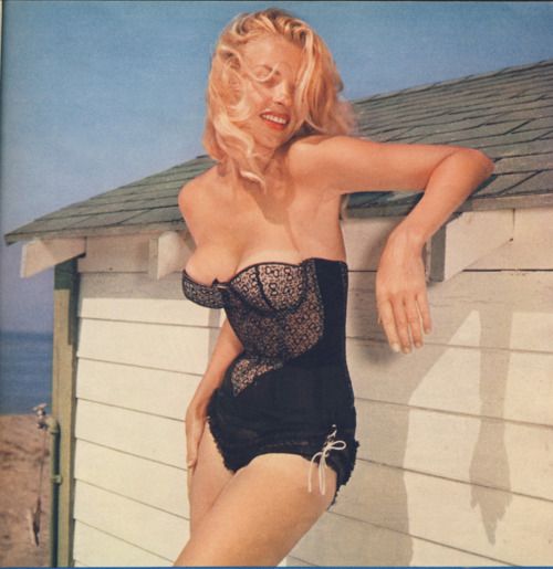 Mid-century beach atmosphere