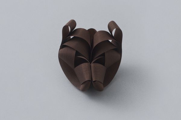ribbon animals05 Dark brown ribbon bear head sculpture