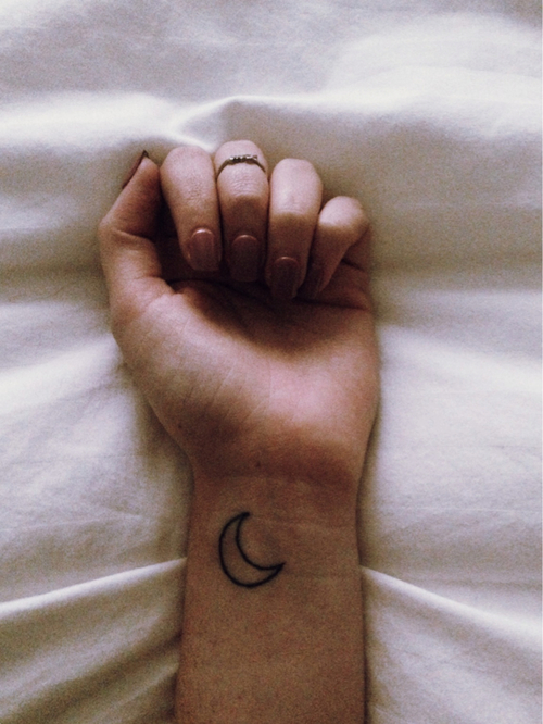 moon-tattoo-women20