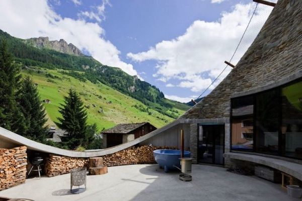 Living area facing the alpine valley