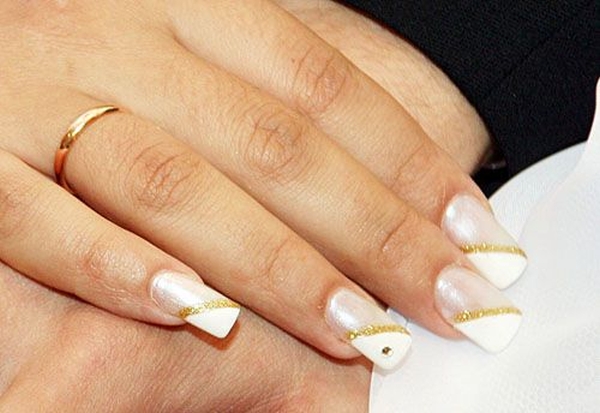 Accent bridal nail design