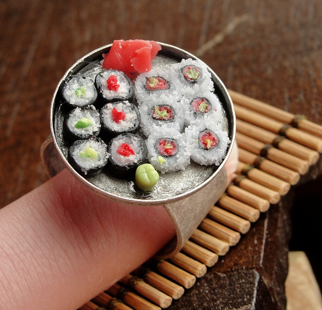delicious-mini-foods02 Sushi platter ring with maki, uramaki, ginger, and wasabi on a finger