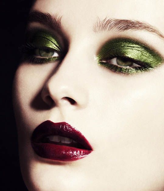 Plum eyeshadow for green eyes