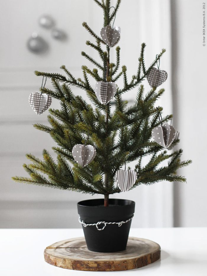 Small-space holiday tree styling