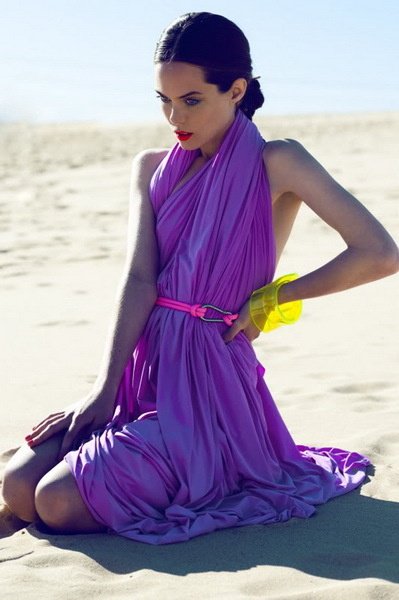 Bold contrast street style look
