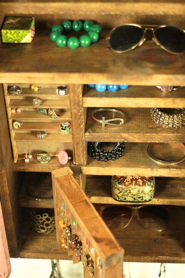 Vertical jewelry craft project