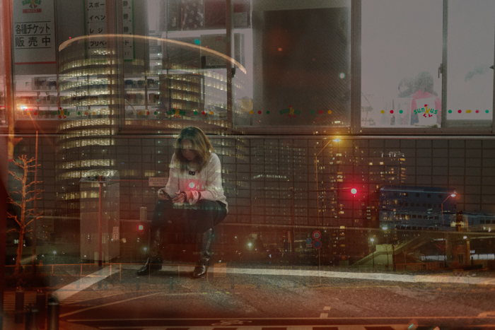 Soft-focus layered night photograph by Issui Enomoto