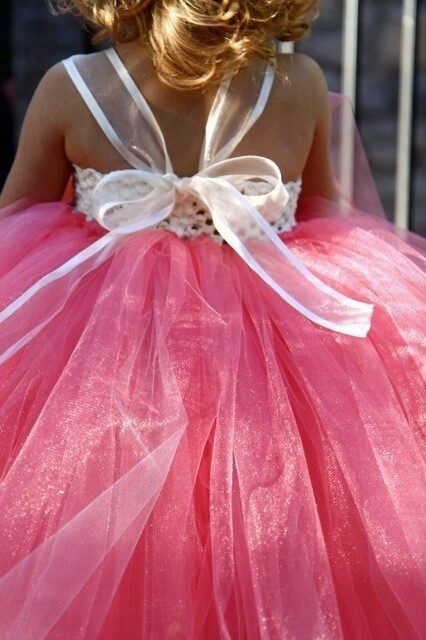 Wedding flower girl idea