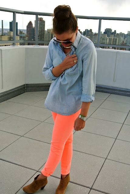 Bold contrast street style look