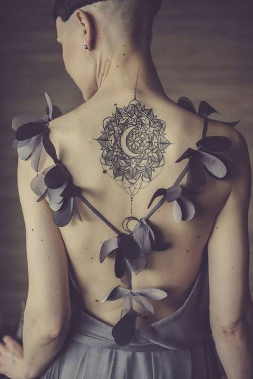 moon-tattoo-women23