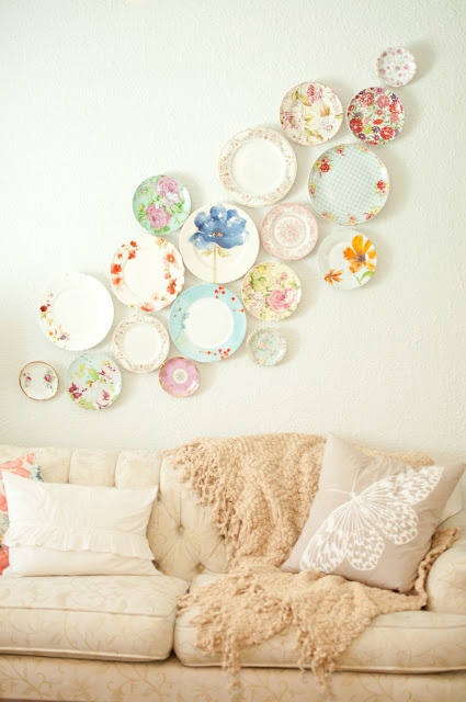 Balanced plate arrangement above furniture
