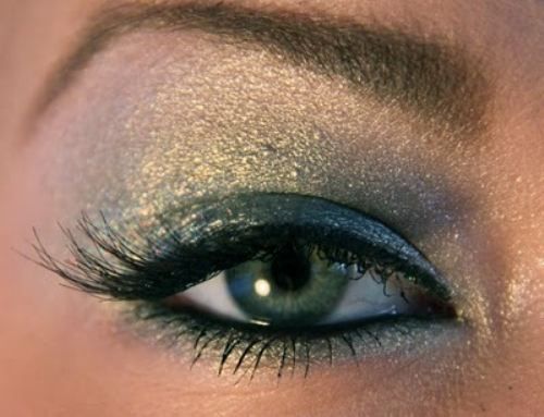 Berry tones with green eyes