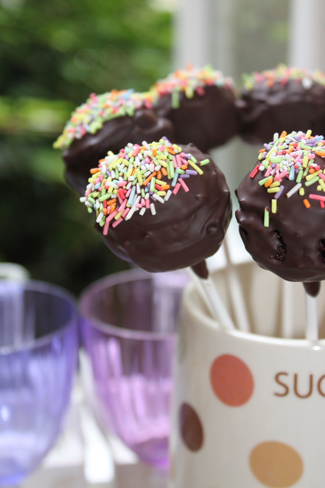 Red velvet cake pops