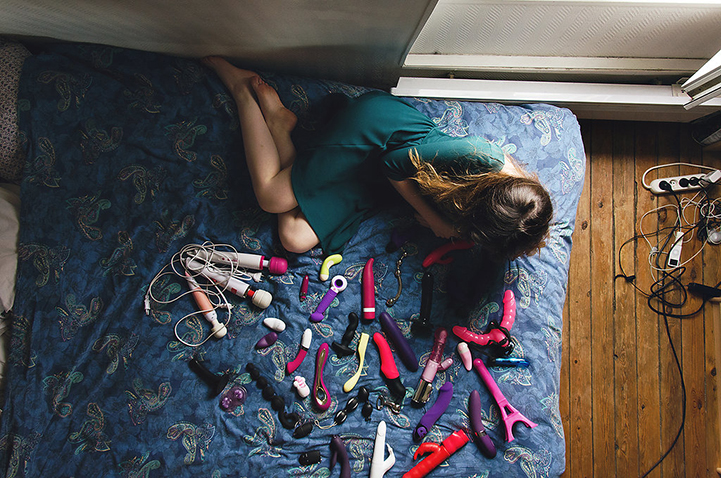 Final Instant Life bird's-eye room scene