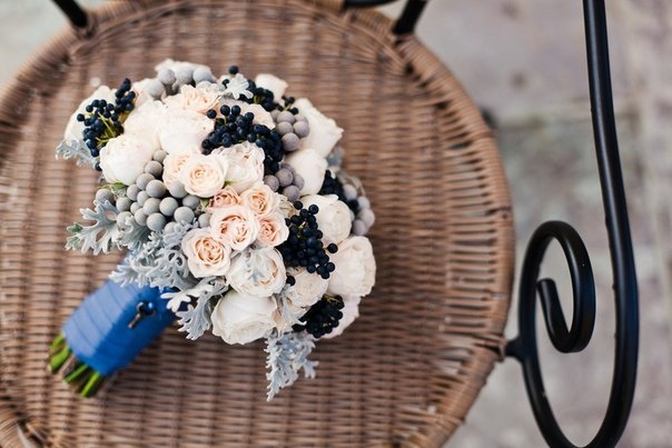 Horizontal winter bouquet arrangement