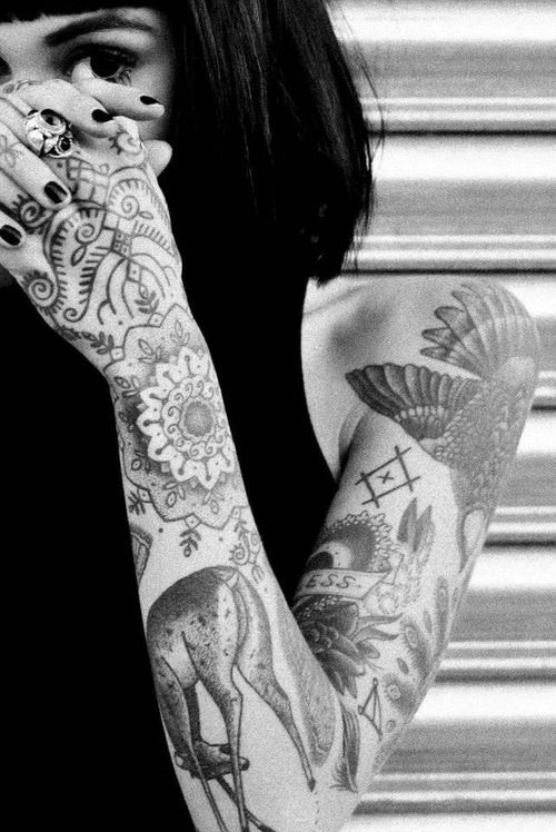 Cohesive arm sleeve design
