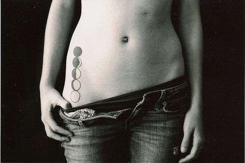 moon-tattoo-women19