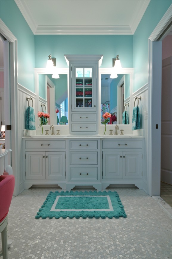 Natural wood and woven textures in coastal décor