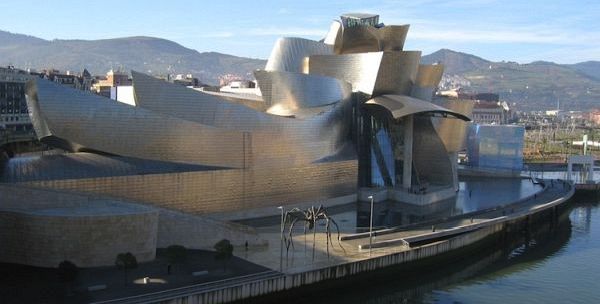 Guggenheim Bilbao exterior curves