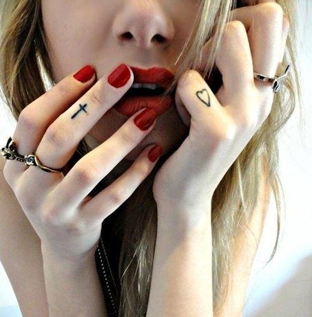 finger-tattoo17