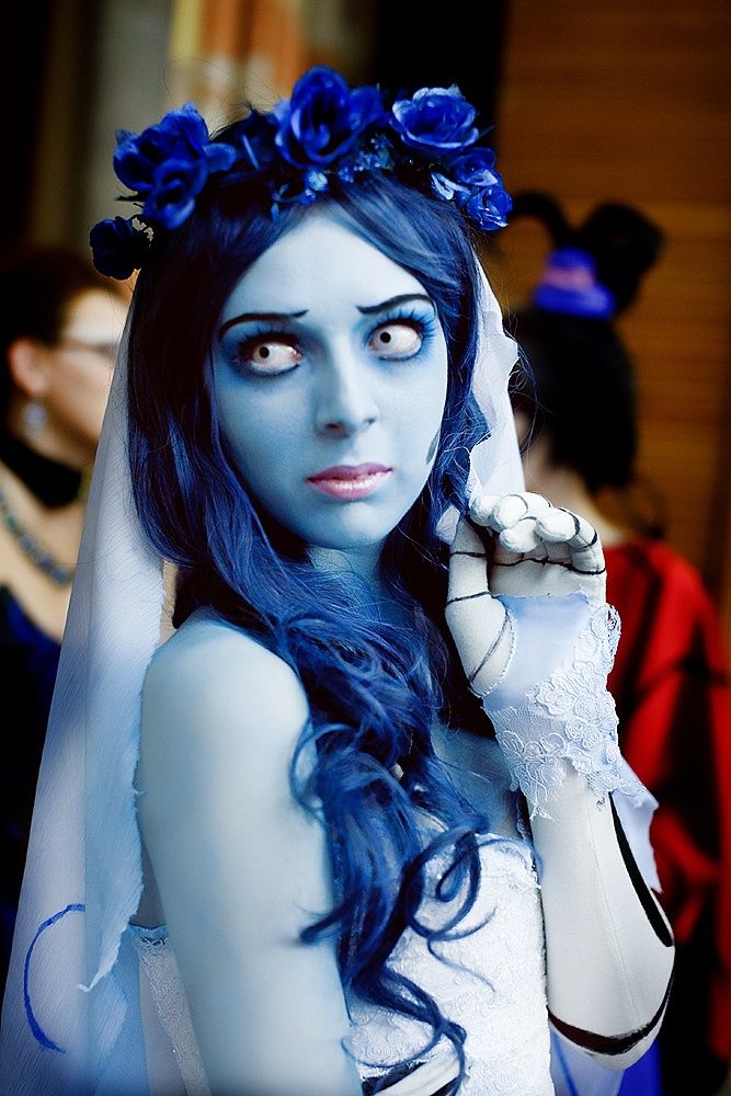 Corpse Bride blue skin cosplay makeup with skeletal arm