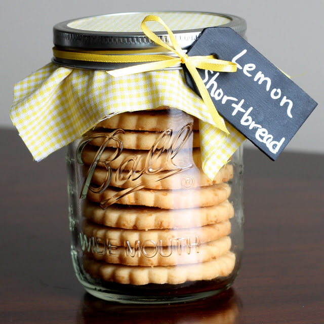 Mason jar chalkboard tags