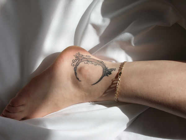 moon-tattoo-women03