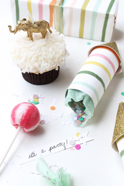 08 GLITTERED PARTY POPPERS