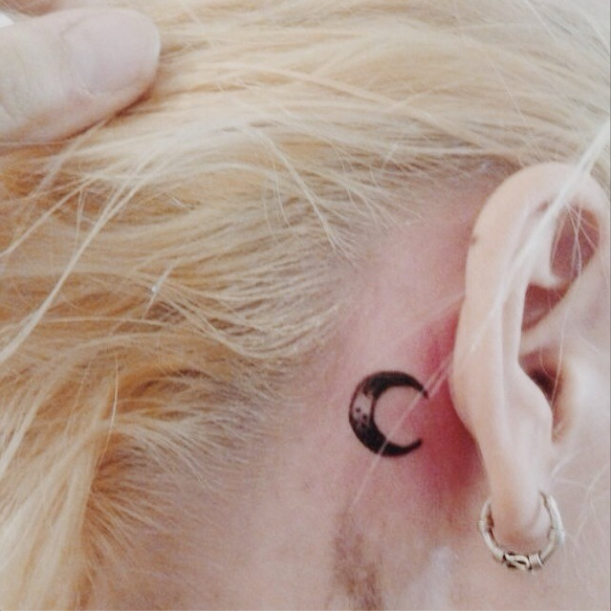 moon-tattoo-women31