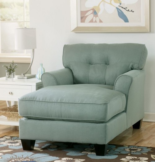 Compact chaise lounge design