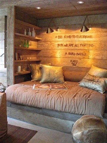 Small sleeping nook inspiration