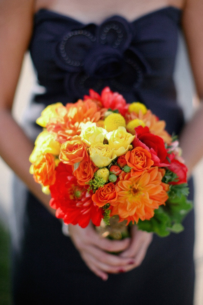 Earthy fall bridal flowers