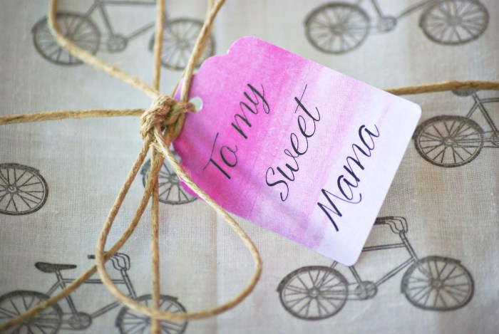 handmade gift tag detail