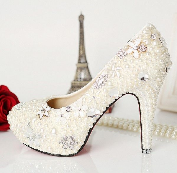 Elegant pearl wedding shoes