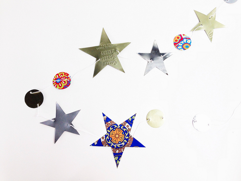 cookie tin garland