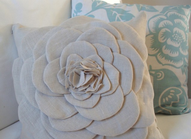 diy-flower-pillow