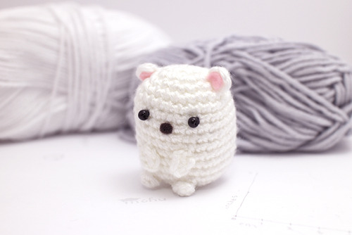 Kawaii polar bear knit or crochet motif
