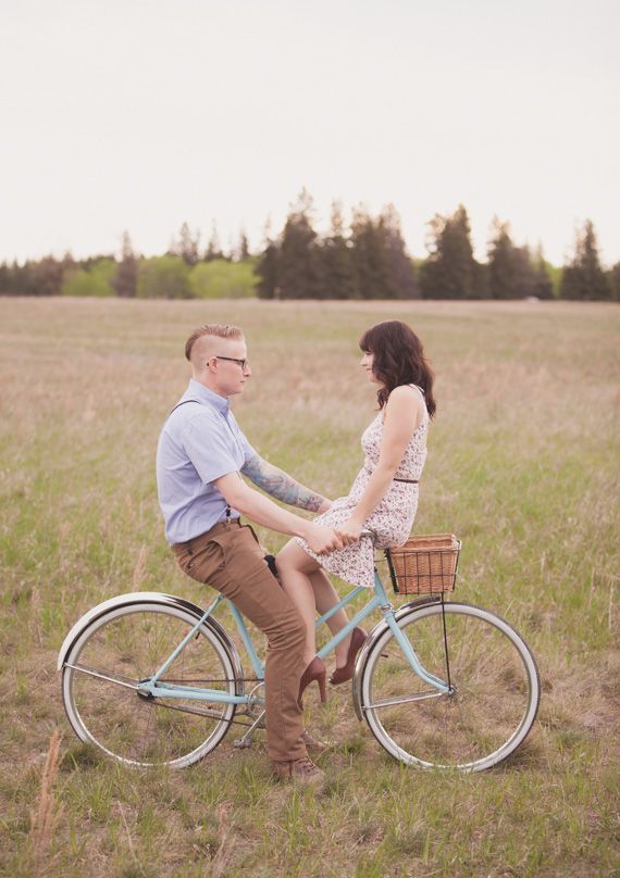 Vertical picnic engagement composition