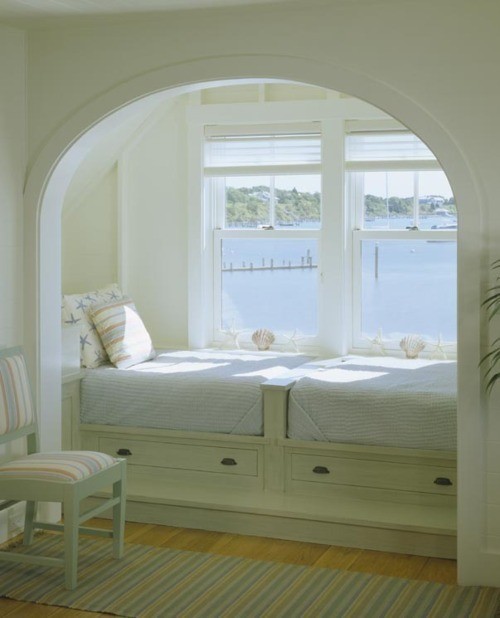 Bright vertical window seat design