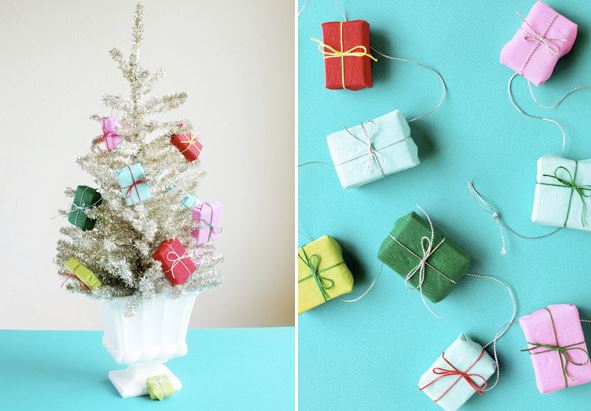 mini present garland
