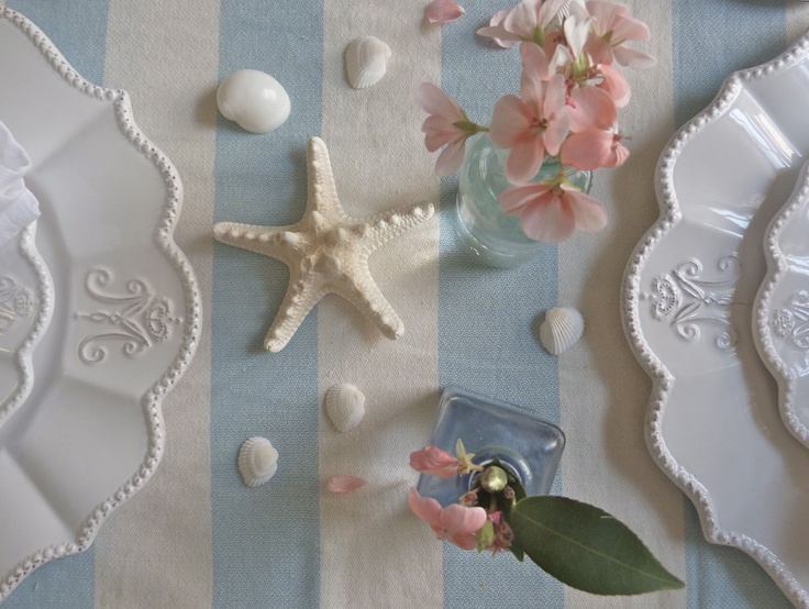 Outdoor coastal table styling inspiration