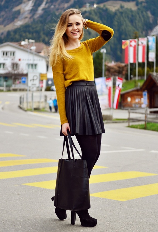 Warm-climate street style emphasizing jewelry and color