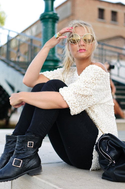 Cute fall boots and leggings combo