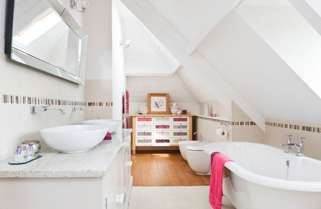 Material-rich attic bathroom interior