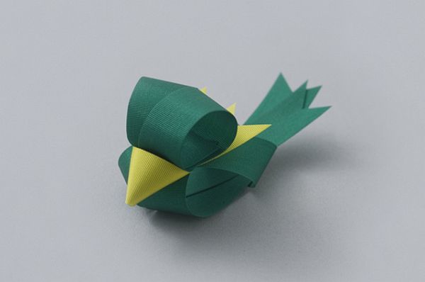 ribbon animals07 Forest green ribbon bird with yellow beak