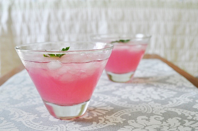 pink_lemonade_cocktail