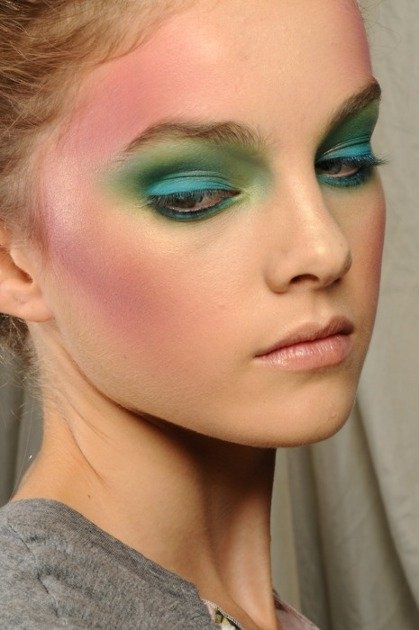 Fresh summer lip makeup example
