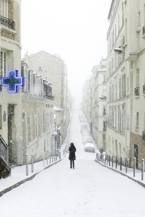 Snowy Day, Rue Berthe, Montmartre, Paris Snowy day, Rue Berthe, Montmartre, Paris